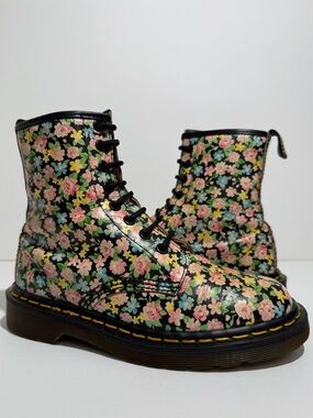 Vintage Dr. Martens England 1460 Pastel Floral Black Leather MIE Boots UK 4